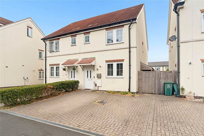 3 Bedroom Semi-Detached House For Sale In Constable Avenue, Basildon, Essex, SS14