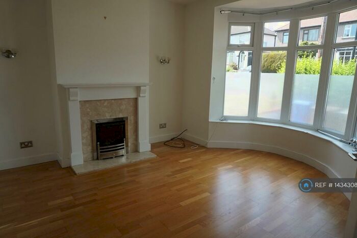 3 Bedroom Semi-Detached House To Rent In Sandygate Road, Sheffield, S10