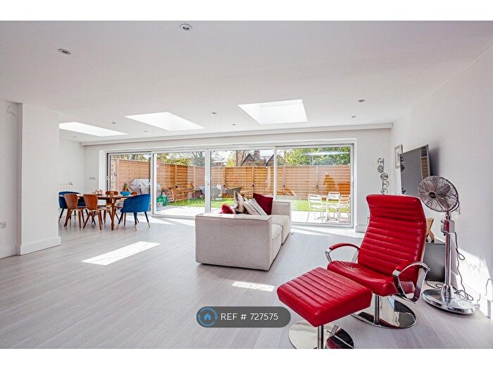 4 Bedroom End Of Terrace House To Rent In Canterbury Close, Kent, BR3