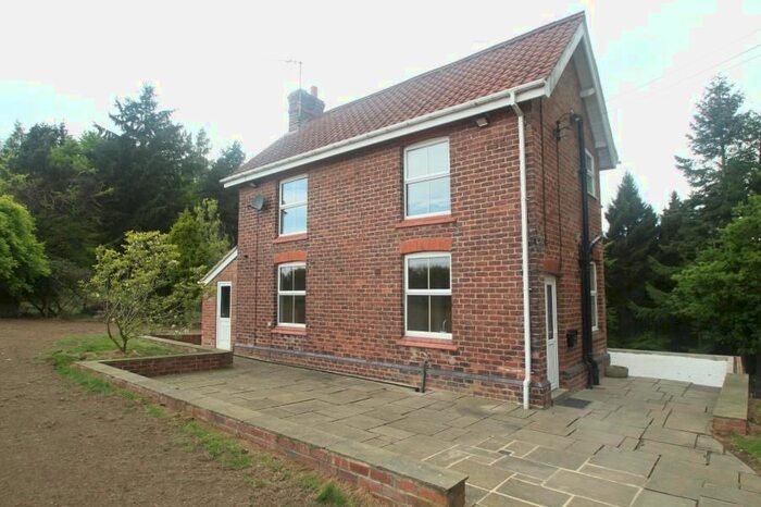 3 Bedroom Detached House To Rent In Dean Cottage, Fountains, HG4