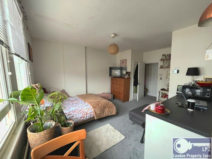 Studio To Rent In Netherwood Road, Brook Green, W14