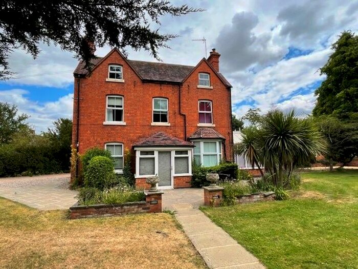 4 Bedroom Detached House To Rent In High Street, Broom, B50