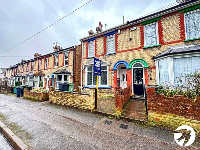 3 Bedroom End Terrace House For Sale In Church Road, Maidstone, Kent, ME15