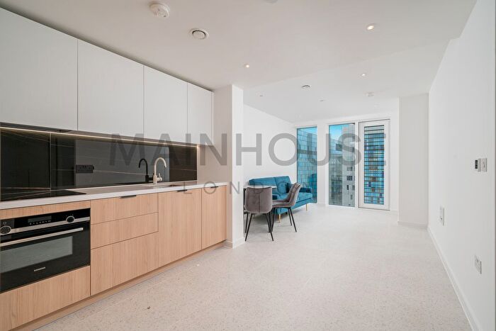 Studio To Rent In Bouchon Point, The Silk District, London, E1