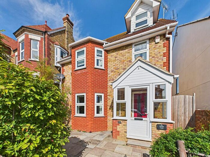 4 Bedroom Detached House For Sale In West Cliff Road, Broadstairs, CT10