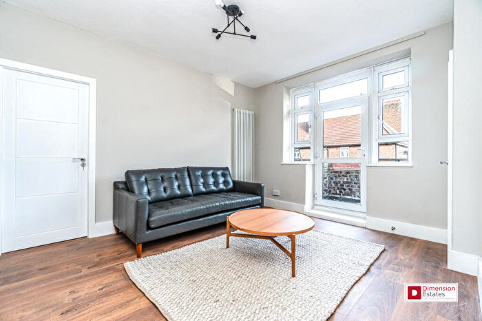 3 Bedroom Flat To Rent In Kingsmead Estate, Homerton Road, London, E9