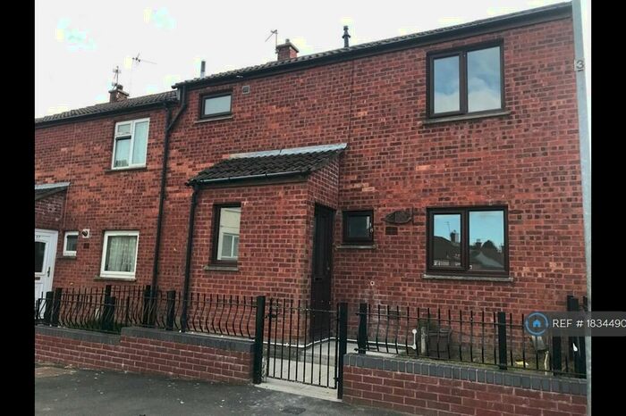 4 Bedroom Semi-Detached House To Rent In Oaklands Close, St. Mellons, Cardiff, CF3