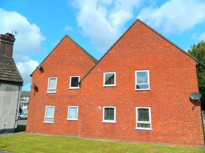 1 Bedroom Maisonette To Rent In Hampers Court, RH13