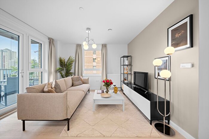 2 Bedroom Flat For Sale In Wray Avenue, London, E16