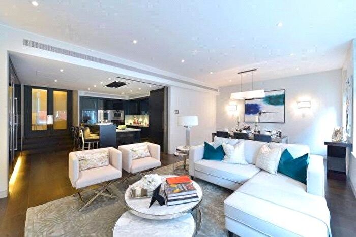 2 Bedroom Flat To Rent In Duke Street, Mayfair, London, W1K