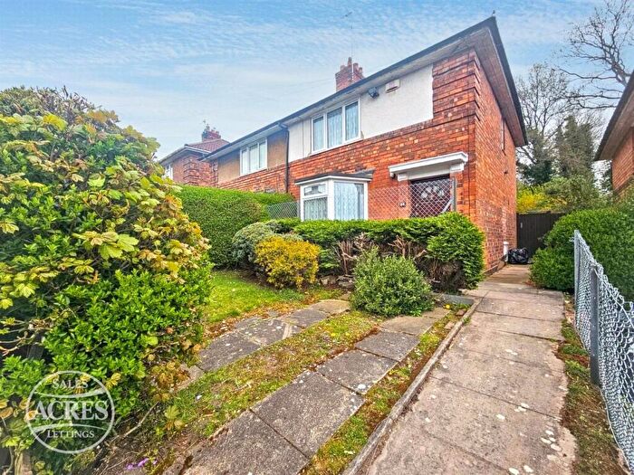 3 Bedroom Semi Detached House For Sale In Hatcham Road, Kingstanding, Birmingham, B44