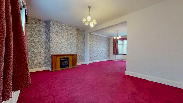 3 Bedroom Semi-Detached House To Rent In Brookhill Road, EN4