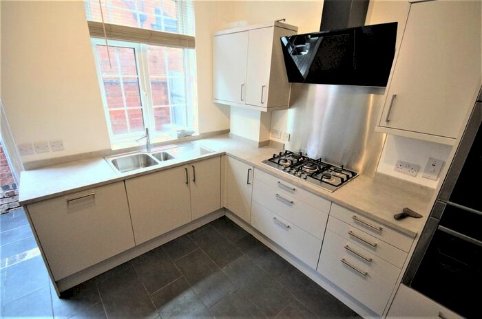 5 Bedroom Semi-Detached House To Rent In Brays Lane, Coventry, CV2