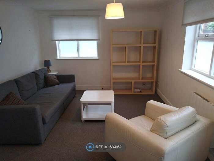 1 Bedroom Flat To Rent In Treaty Street, London, N1