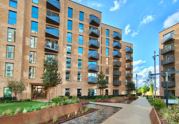 2 Bedroom Flat To Rent In Memorial Avenue, Slough, SL1