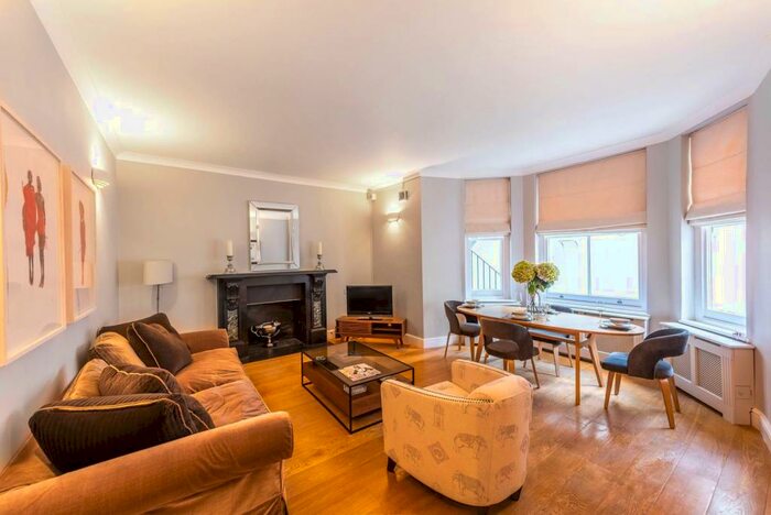 2 Bedroom Maisonette To Rent In Redcliffe Square, Chelsea, London, SW10