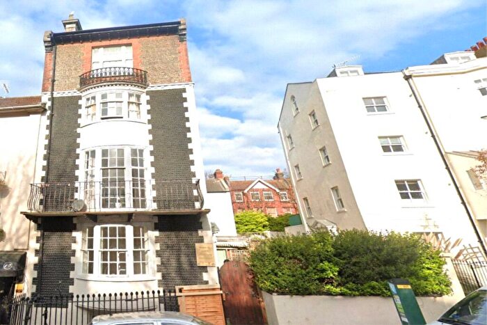 1 Bedroom Flat To Rent In Upper Rock Gardens, Brighton, East Sussex, BN2