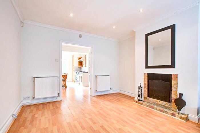 2 Bedroom Property To Rent In Bloxham Crescent, Hampton, TW12