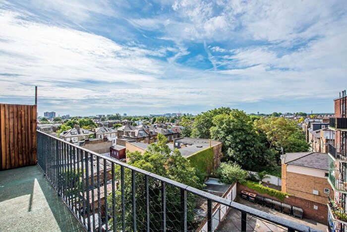 2 Bedroom Flat To Rent In Uxbridge Road, Shepherd's Bush, London, W12