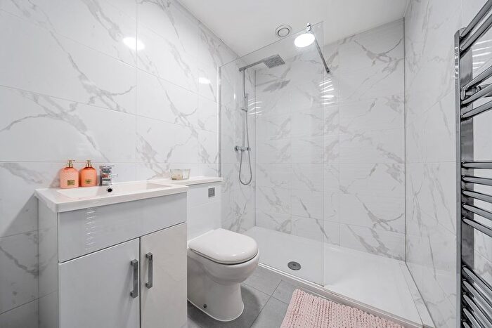 2 Bedroom Flat For Sale In Hitchin Road, Arlesey, SG15