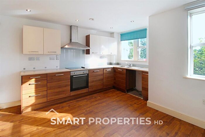 2 Bedroom Flat To Rent In Park Drive, Huddersfield, HD1