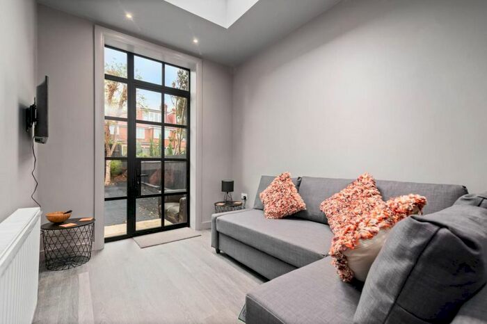 2 Bedroom Flat To Rent In Oman Avenue, London, NW2