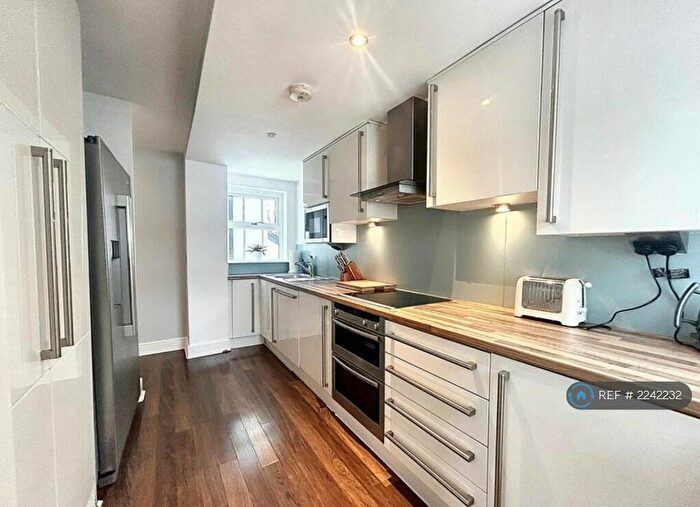 2 Bedroom Flat To Rent In Barton Road, Manchester, M28