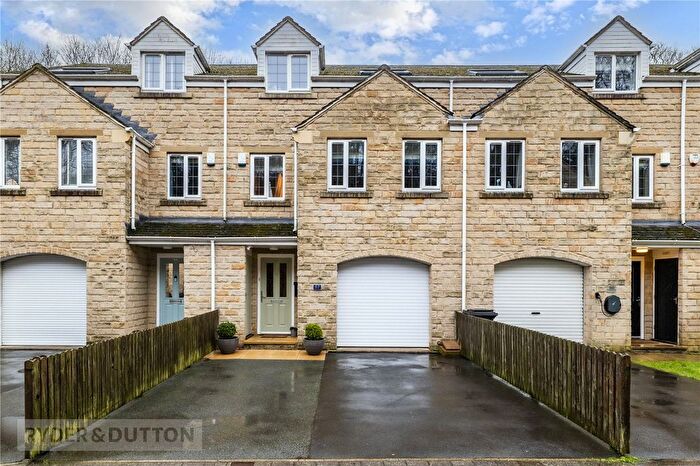 4 Bedroom Town House For Sale In Mill Stream Drive, Luddendenfoot, Halifax, West Yorkshire, HX2