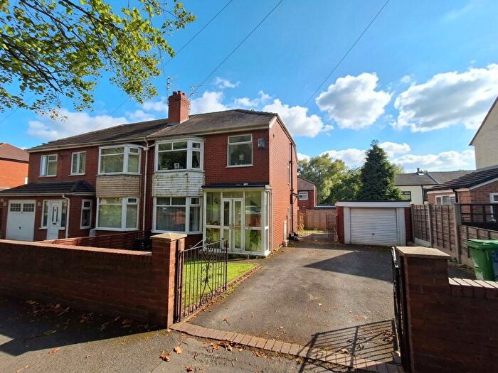 3 Bedroom Semi-Detached House For Sale In Victoria Avenue, Manchester, M9