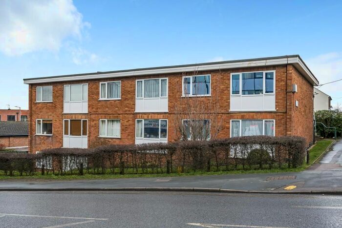 2 Bedroom Flat To Rent In Gladstone Court, Chesham, HP5