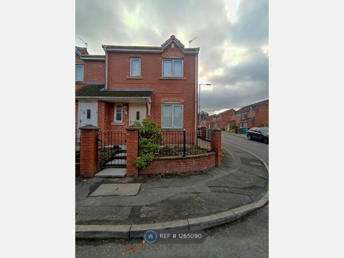 3 Bedroom Terraced House To Rent In Silchester Drive, Manchester M40