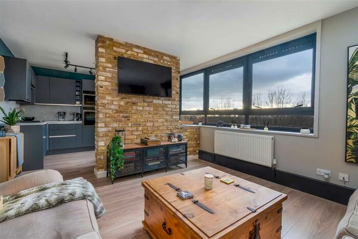 2 Bedroom Flat To Rent In Avondale Square, London, SE1