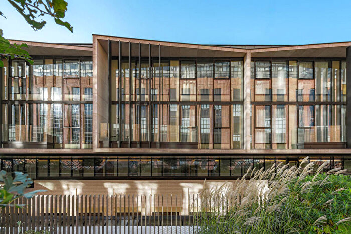 2 Bedroom Penthouse For Sale In Circus Road West, London, SW11