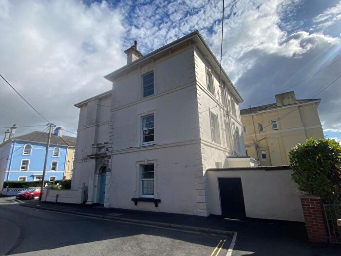 3 Bedroom Flat For Sale In Barton Villas, Dawlish, EX7