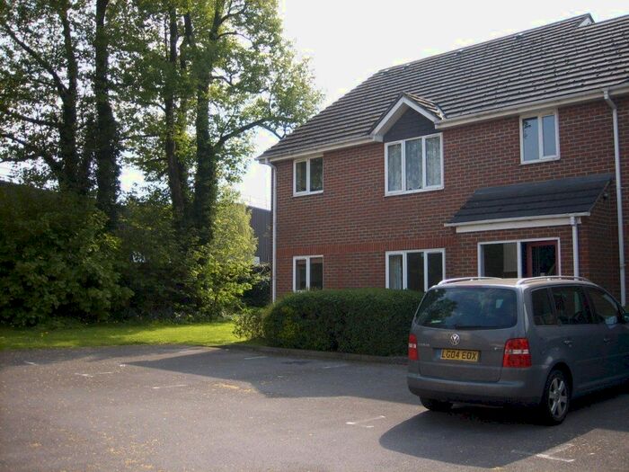 1 Bedroom Flat To Rent In Kings Road, Petersfield, GU32