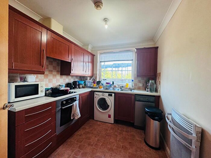 2 Bedroom Apartment To Rent In Alencon Link, Basingstoke, Hampshire, RG21