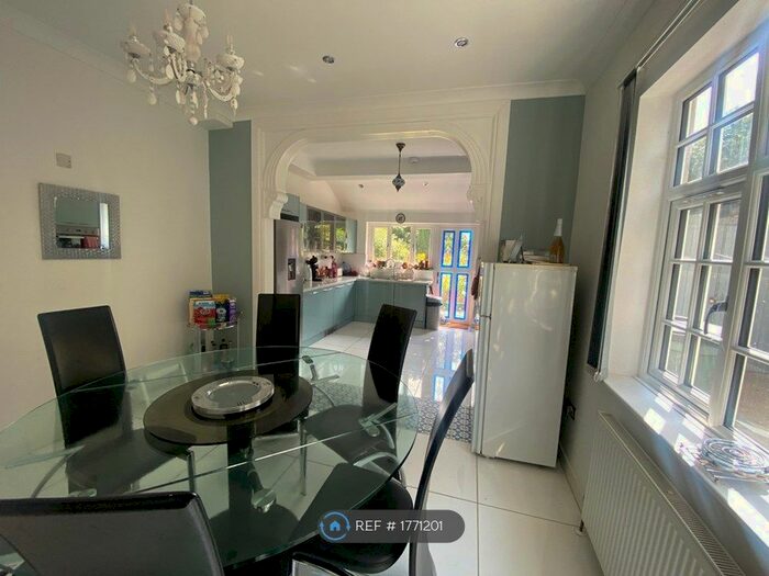 6 Bedroom Semi-Detached House To Rent In Northampton Road, Croydon, CR0