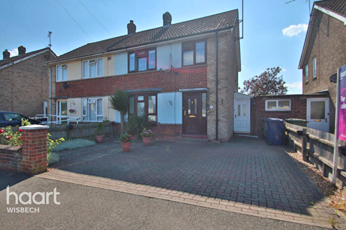 3 Bedroom Semi Detached House For Sale In Grosvenor Road, Wisbech, PE13