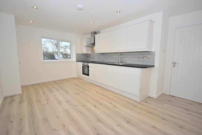 2 Bedroom Flat To Rent In Eastern Avenue, Ilford, IG2