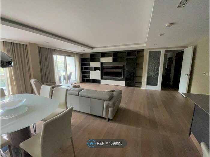 3 Bedroom Flat To Rent In Landau Apartments, London, SW6