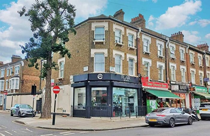 2 Bedroom Flat For Sale In Kilburn Lane, Queen's Park, W9