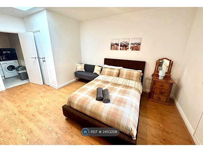 Studio To Rent In Sir Harrys Road, Birmingham, B5