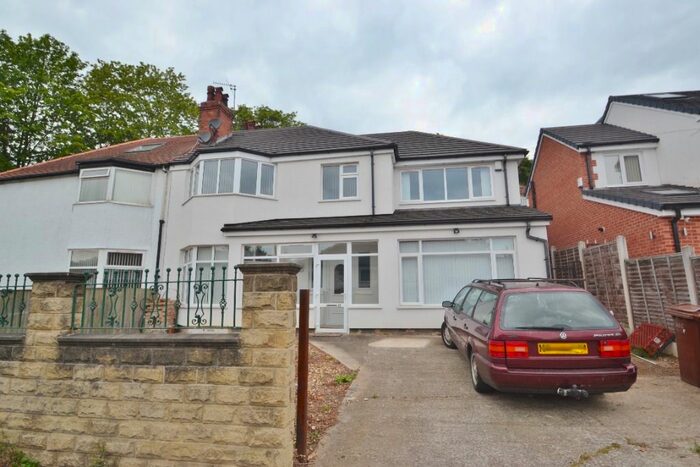 4 Bedroom Semi-Detached House To Rent In Well House Drive, Oakwood, Leeds, LS8