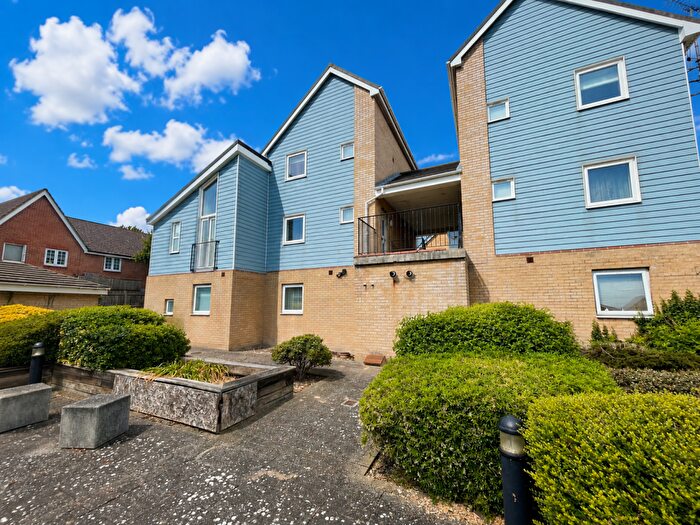 2 Bedroom Flat For Sale In Onyx Drive, Sittingbourne, ME10