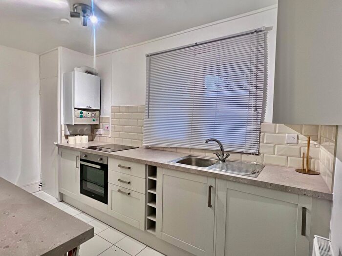 1 Bedroom Flat To Rent In Kimble House, N7