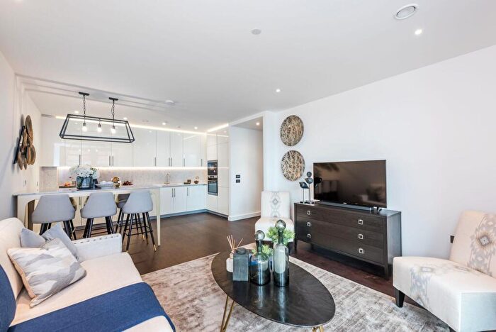 3 Bedroom Flat To Rent In Charles Clowes Walk, Nine Elms, London, SW11