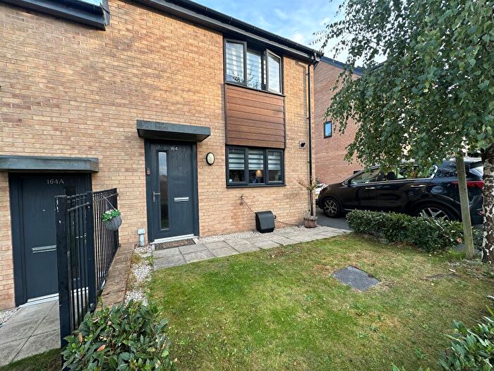 3 Bedroom Semi-Detached House For Sale In Roberts Road, Edlington, Doncaster, DN12