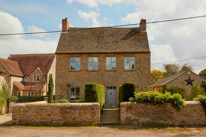 4 Bedroom Detached House For Sale In Wisteria House, Littleworth, Oxfordshire, SN7