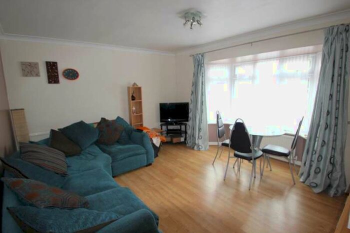 1 Bedroom Apartment To Rent In Heathside, GU22