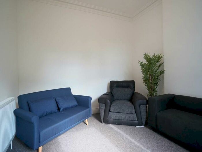 4 Bedroom House To Rent In Regent Street, Bangor, Gwynedd, LL57